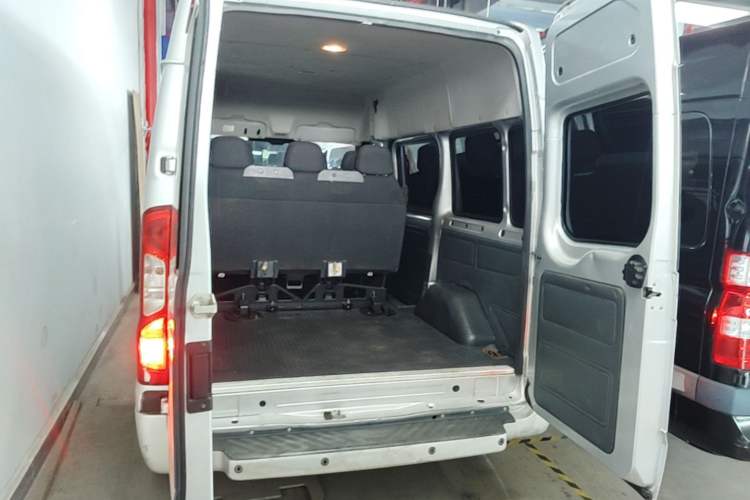Used Ford Transit Custom 2016 2.2T Short-Wheelbase 6-Seater Mid-Roof Multi-Purpose Vehicle Trunk