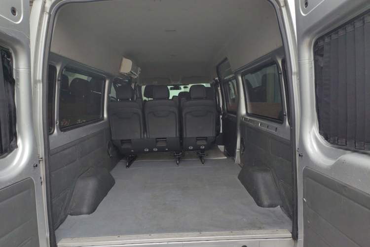 Used Ford Transit Custom 2016 2.2T Long-Wheelbase 6/7-Seater Mid-Roof Multi-Purpose Vehicle Trunk