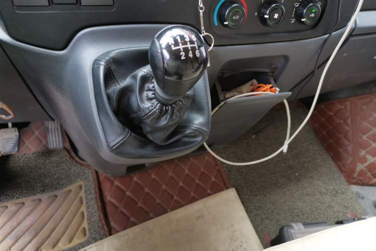 Used Ford Transit Custom 2016 2.2T Short-Wheelbase 6-Seater Mid-Roof Multi-Purpose Vehicle Gear Lever