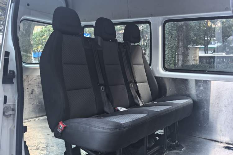 Used Ford Transit Custom 2016 2.2T Short-Wheelbase 6-Seater Mid-Roof Multi-Purpose Vehicle Interior 4