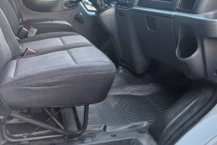 Used Ford Transit Custom 2016 2.2T Short-Wheelbase 6-Seater Mid-Roof Multi-Purpose Vehicle Interior 5