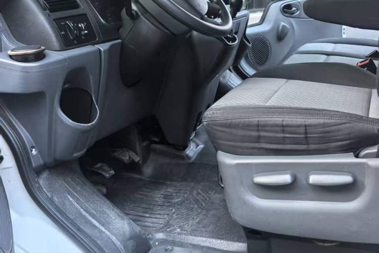 Used Ford Transit Custom 2016 2.2T Short-Wheelbase 6-Seater Mid-Roof Multi-Purpose Vehicle Interior 6
