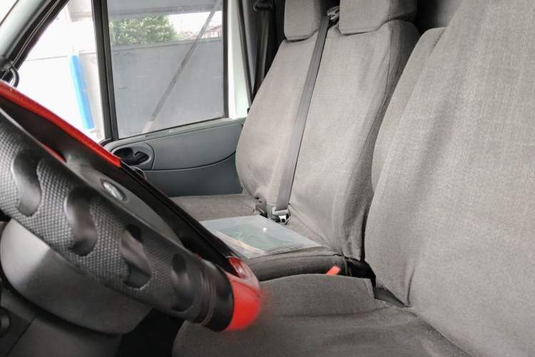 Used Ford Transit Custom 2016 2.2T Long Wheelbase 15-Seater Mid-Roof Luxury Version 135 Horsepower Left Front Seat