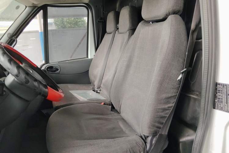 Used Ford Transit Custom 2016 2.2T Long Wheelbase 15-Seater Mid-Roof Luxury Version 135 Horsepower Left Rear Seat
