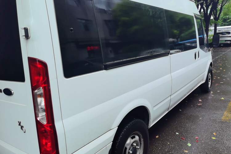 Used Ford Transit Custom 2016 2.2T Long-Wheelbase 6/7-Seater Mid-Roof Multi-Purpose Vehicle Rear Right 45 Deg
