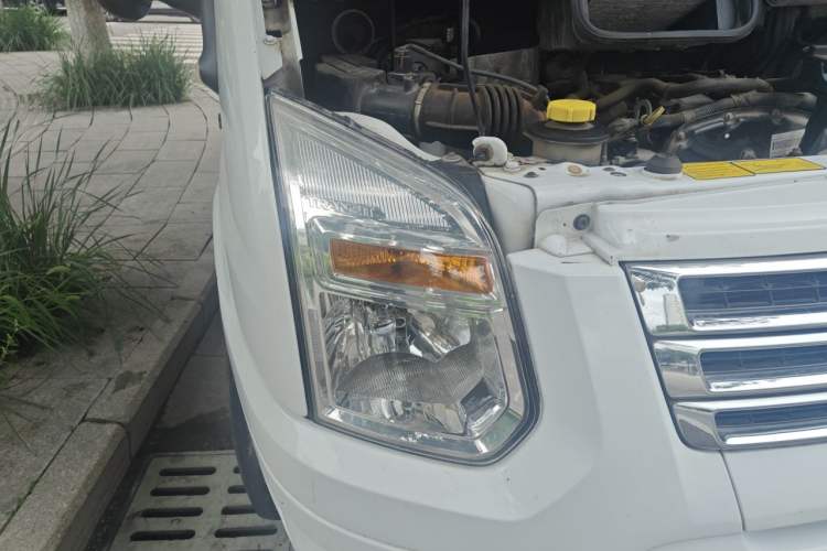 Used Ford Transit Custom 2016 2.4T Short Wheelbase 7-Seater Mid-Height Luxury Passenger Van Right Front Headlight