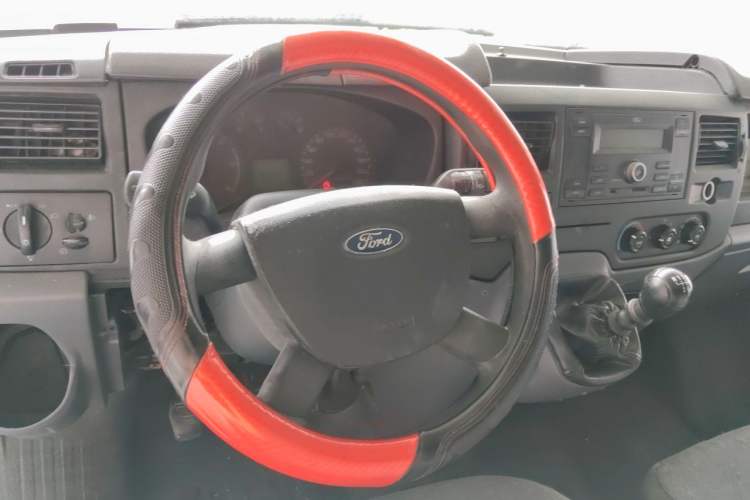 Used Ford Transit Custom 2016 2.2T Long Wheelbase 15-Seater Mid-Roof Luxury Version 135 Horsepower Steering Wheel