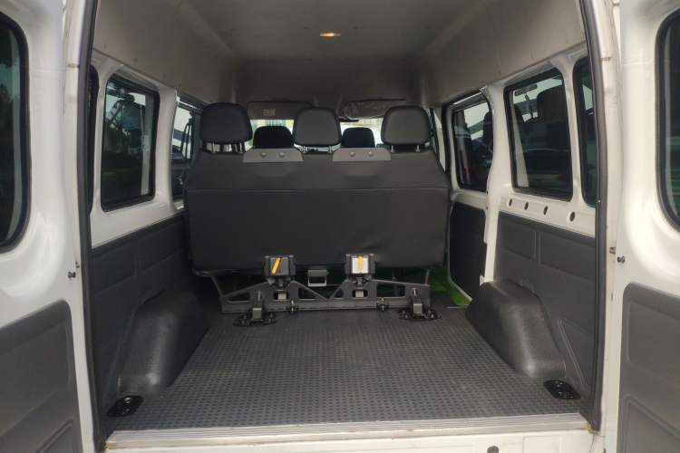 Used Ford Transit Custom 2016 2.2T Short-Wheelbase 6-Seater Mid-Roof Multi-Purpose Vehicle Trunk