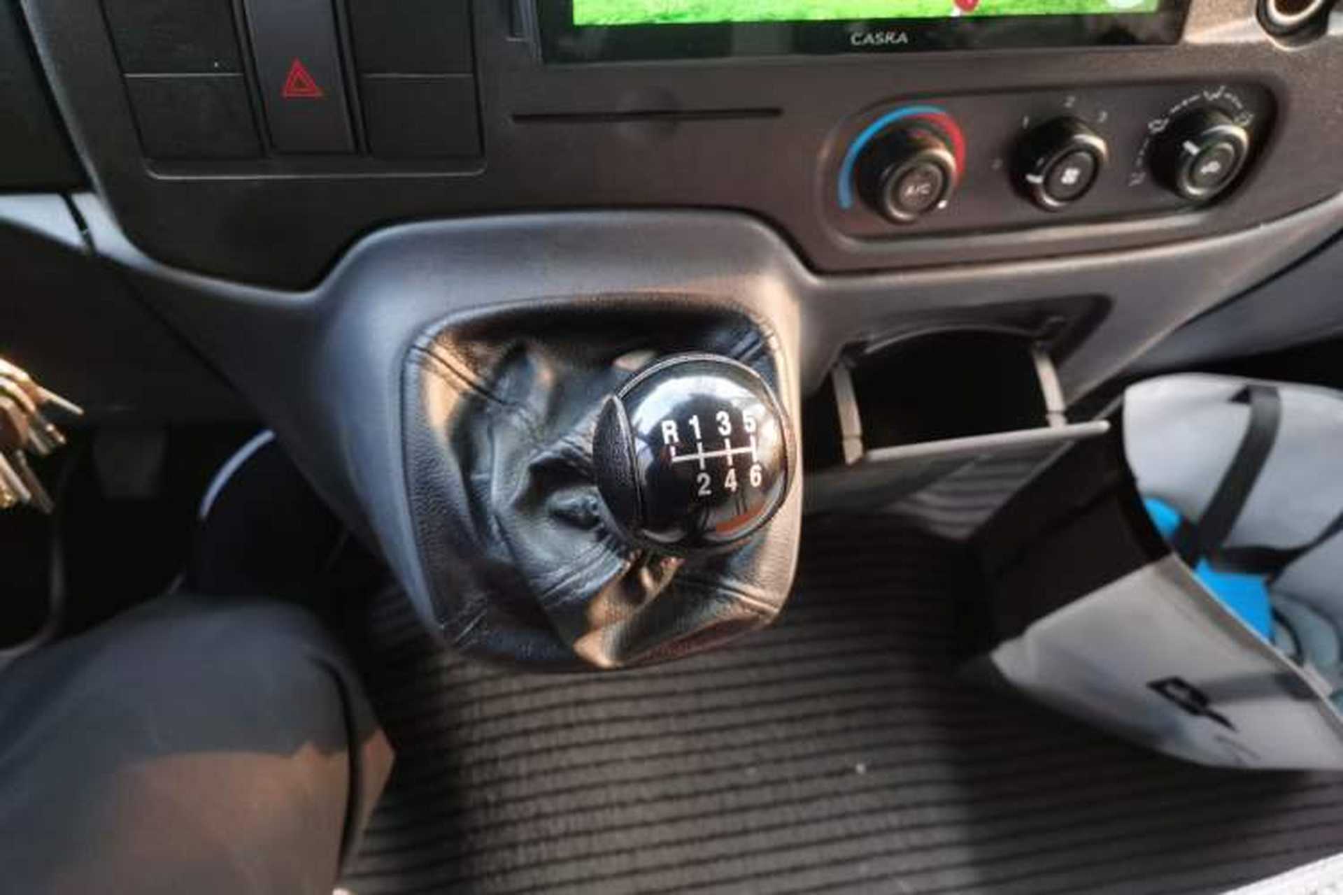 Used Ford Transit Custom 2019 2.2T Multi-Function Short Wheelbase Mid-Roof 6-Seater China VI Gear Lever