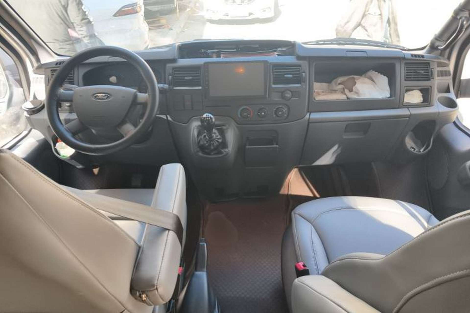 Used Ford Transit Custom 2019 2.2T Multi-Function Short Wheelbase Mid-Roof 6-Seater China VI Center Console