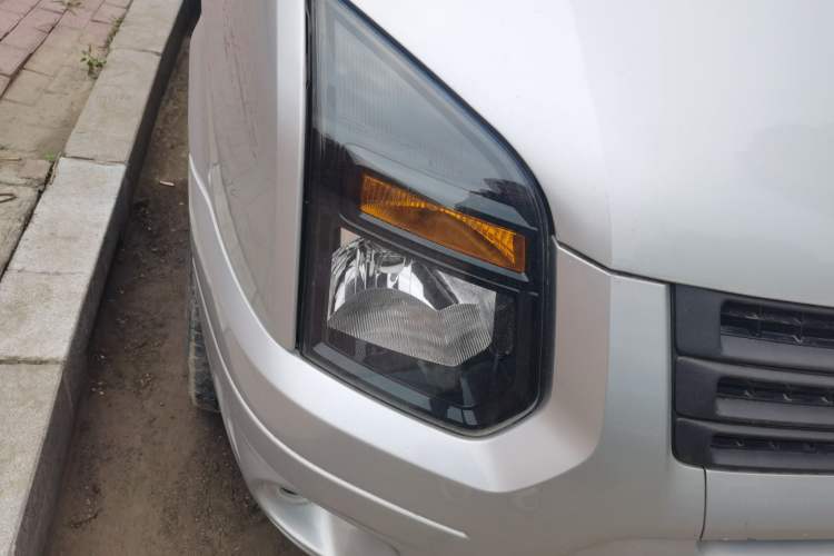 Used Ford Transit Custom 2019 2.2T Multi-Function Short Wheelbase Mid-Roof 6-Seater China VI Right Front Headlight