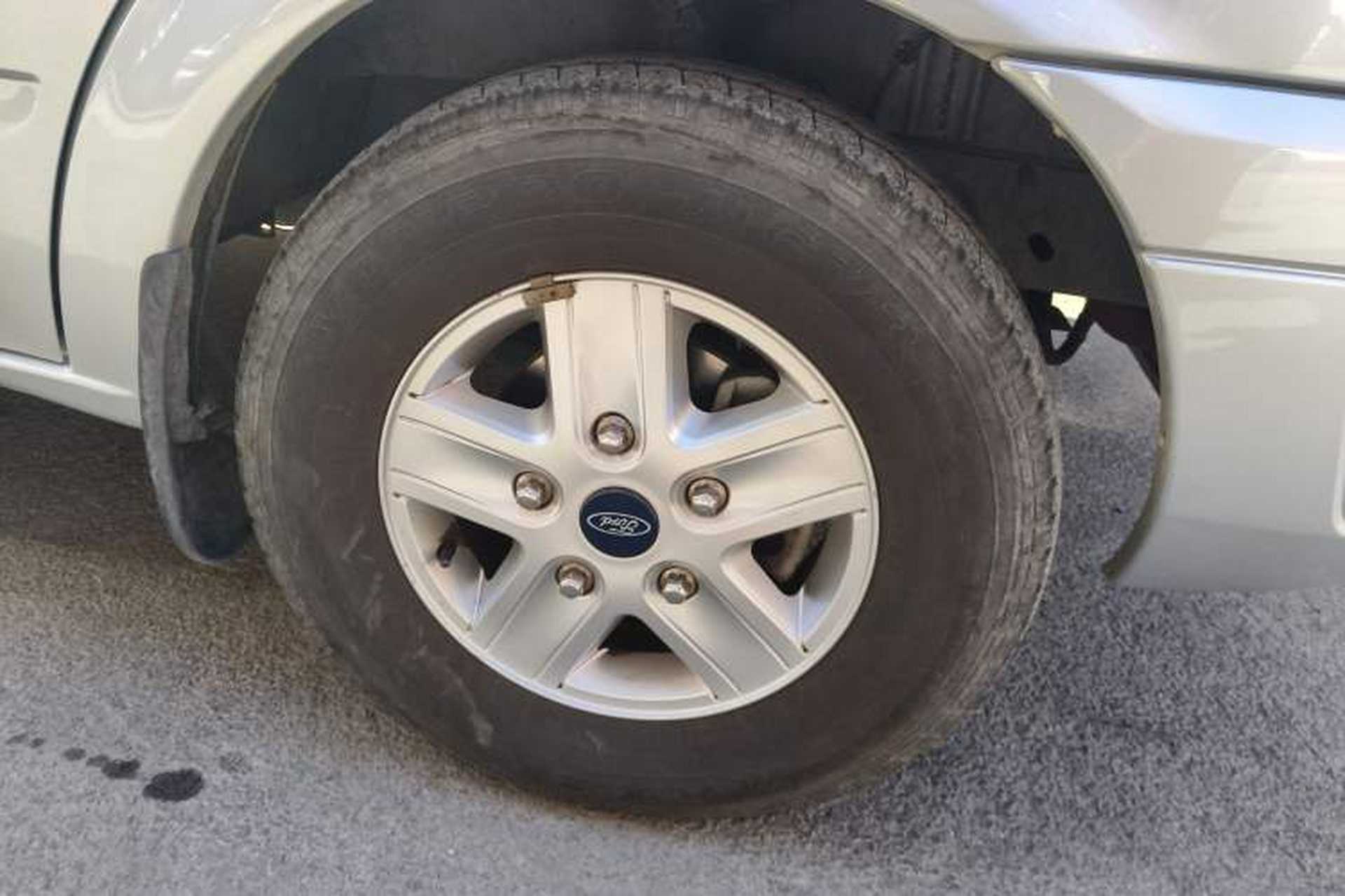 Used Ford Transit Custom 2019 2.2T Multi-Function Short Wheelbase Mid-Roof 6-Seater China VI Right Front Wheel Hub