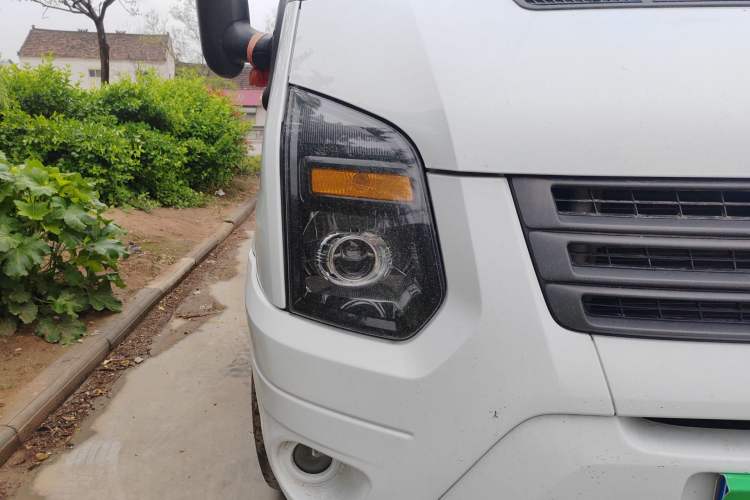 Used Ford Transit Custom 2019 2.2T Multi-Function Short Wheelbase Mid-Roof 6-Seater China VI Right Front Headlight