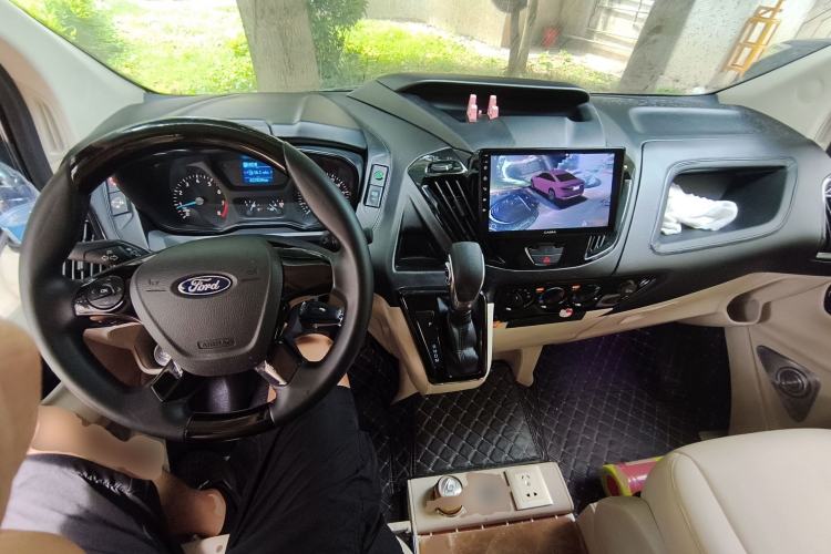 Used Ford Transit Custom  Center Console