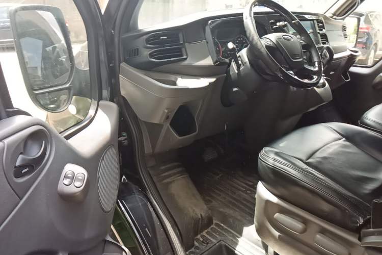 Used Ford Transit Custom 2021 2.2T Automatic Logistics Vehicle Pro Short Wheelbase 6-Seater Low Roof China VI Standard Driver Seat