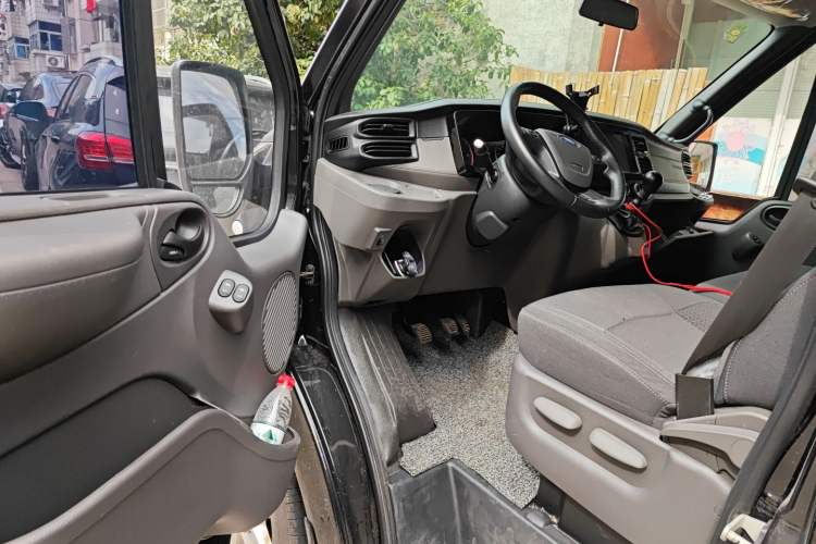 Used Ford Transit Custom 2021 2.2T Manual Logistics Vehicle Pro Short Wheelbase 6-Seater Mid-Roof China VI Standard Driver Seat