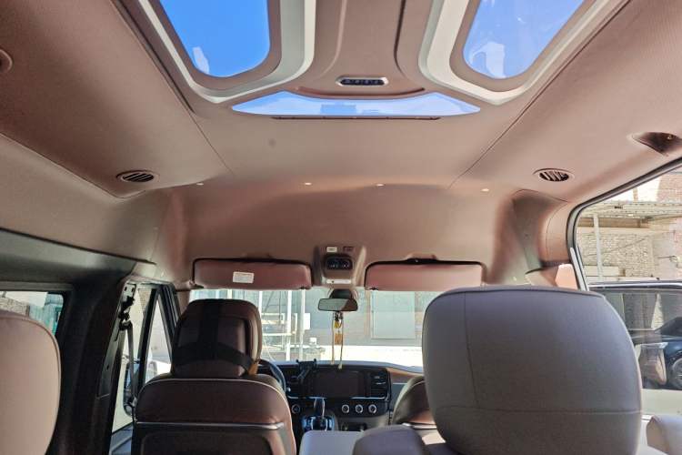 Used Ford Transit Custom 2021 2.2T (Package) Automatic Luxury Coach Pro Long Wheelbase with Mechanical Steps 9-Seater Mid-Roof China VI Standard Headliner