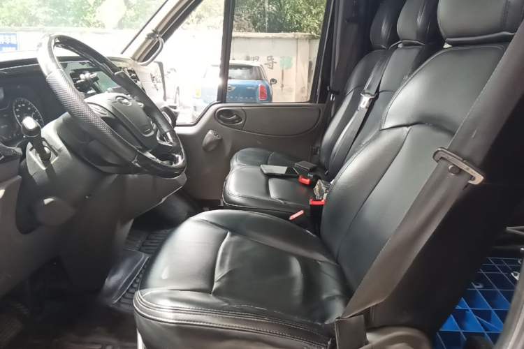 Used Ford Transit Custom 2021 2.2T Automatic Logistics Vehicle Pro Short Wheelbase 6-Seater Low Roof China VI Standard Left Front Seat