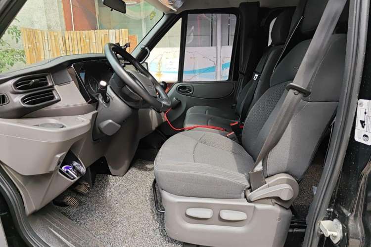 Used Ford Transit Custom 2021 2.2T Manual Logistics Vehicle Pro Short Wheelbase 6-Seater Mid-Roof China VI Standard Left Front Seat