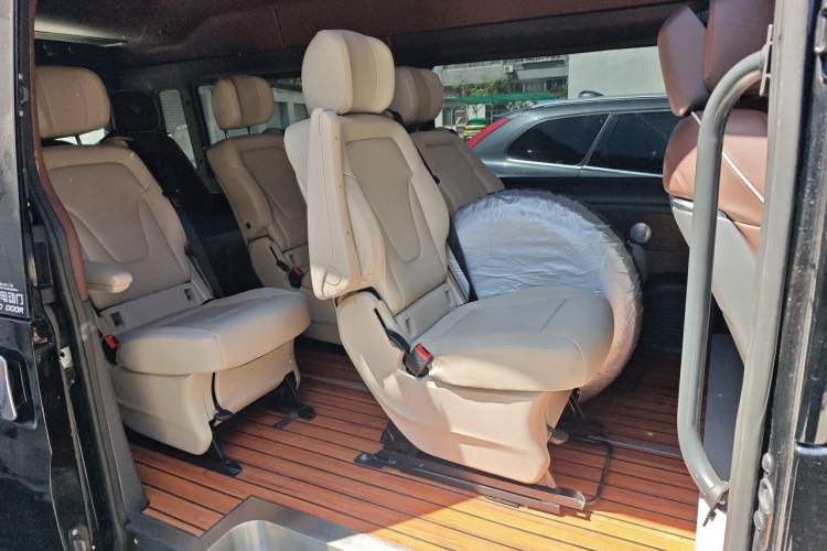 Used Ford Transit Custom 2021 2.2T (Package) Automatic Luxury Coach Pro Long Wheelbase with Mechanical Steps 9-Seater Mid-Roof China VI Standard Left Rear Seat