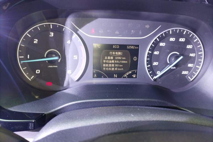Used Ford Transit Custom 2021 2.2T Automatic Logistics Vehicle Pro Short Wheelbase 6-Seater Mid-Roof China VI Standard Odometer Close Up