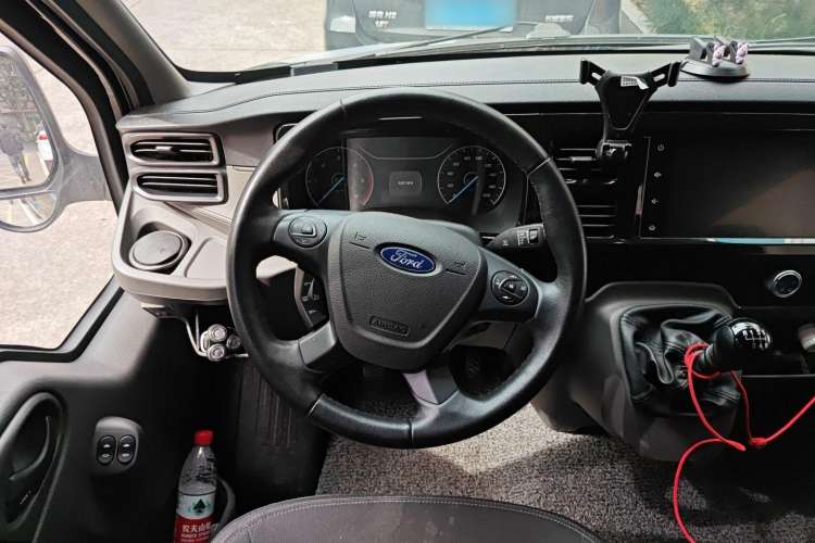 Used Ford Transit Custom 2021 2.2T Manual Logistics Vehicle Pro Short Wheelbase 6-Seater Mid-Roof China VI Standard Steering Wheel