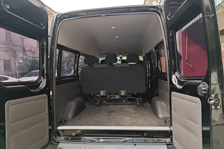 Used Ford Transit Custom 2021 2.2T Manual Logistics Vehicle Pro Short Wheelbase 6-Seater Mid-Roof China VI Standard Trunk