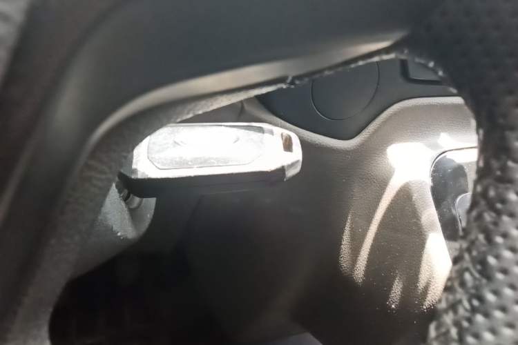 Used Ford Transit Custom 2021 2.2T Automatic Logistics Vehicle Pro Short Wheelbase 6-Seater Low Roof China VI Standard Vehicle Key