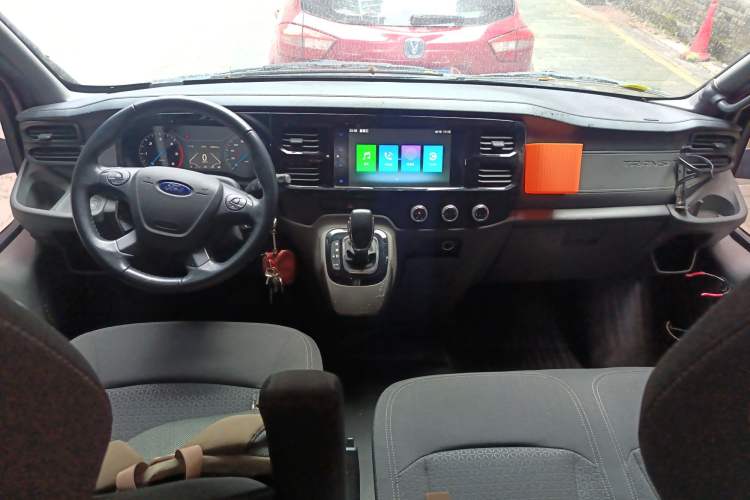 Used Ford Transit Custom 2021 2.2T Automatic Logistics Vehicle Pro Short Wheelbase 6-Seater Mid-Roof China VI Standard Center Console