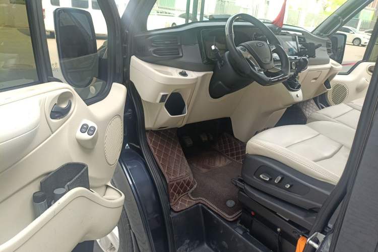 Used Ford Transit Custom 2021 2.2T Manual Logistics Vehicle Pro Short Wheelbase 6-Seater Mid-Roof China VI Standard Driver Seat