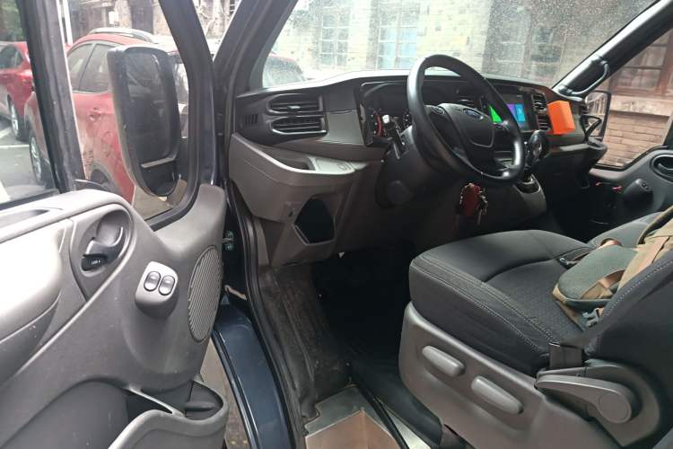 Used Ford Transit Custom 2021 2.2T Automatic Logistics Vehicle Pro Short Wheelbase 6-Seater Mid-Roof China VI Standard Driver Seat