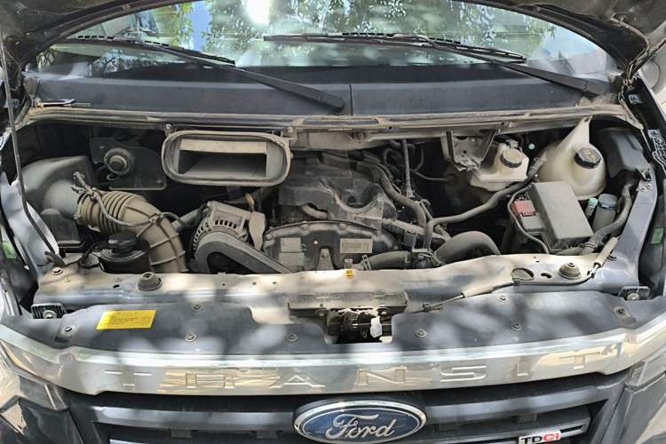 Used Ford Transit Custom 2021 2.2T Automatic Logistics Vehicle Pro 5.9-meter Long Wheelbase Rear Dual Tires 7-Seater Mid-Roof China VI Standard Engine Bay