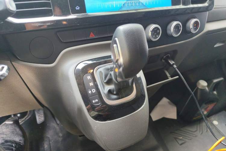 Used Ford Transit Custom 2021 2.2T Automatic Logistics Vehicle Pro Short Wheelbase 6-Seater Mid-Roof China VI Standard Gear Lever
