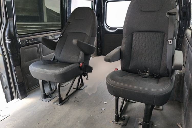 Used Ford Transit Custom 2021 2.2T Automatic Logistics Vehicle Pro 5.9-meter Long Wheelbase Rear Dual Tires 7-Seater Mid-Roof China VI Standard Interior 4