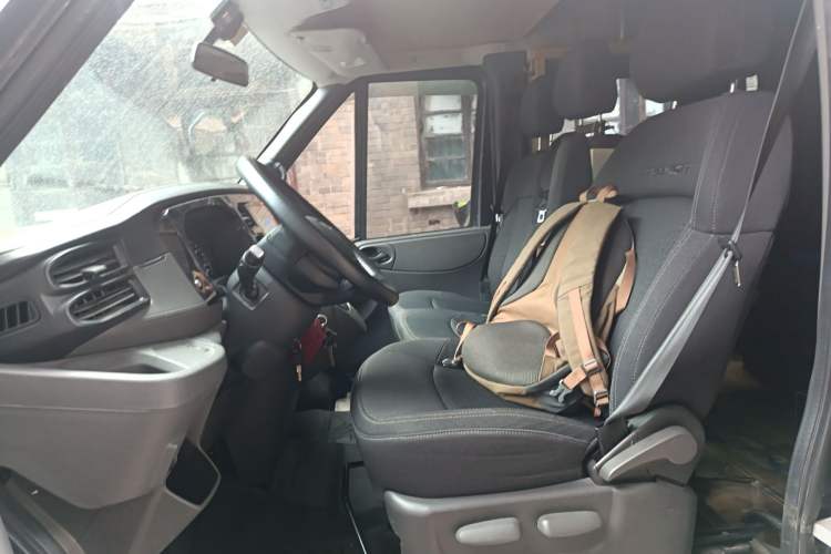 Used Ford Transit Custom 2021 2.2T Automatic Logistics Vehicle Pro Short Wheelbase 6-Seater Mid-Roof China VI Standard Left Front Seat