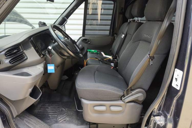 Used Ford Transit Custom 2021 2.2T Automatic Logistics Vehicle Pro Short Wheelbase 6-Seater Mid-Roof China VI Standard Left Front Seat