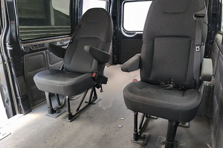 Used Ford Transit Custom 2021 2.2T Automatic Logistics Vehicle Pro 5.9-meter Long Wheelbase Rear Dual Tires 7-Seater Mid-Roof China VI Standard Left Rear Seat