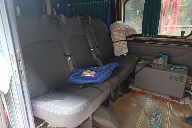 Used Ford Transit Custom 2021 2.2T Automatic Logistics Vehicle Pro Short Wheelbase 6-Seater Mid-Roof China VI Standard Left Rear Seat