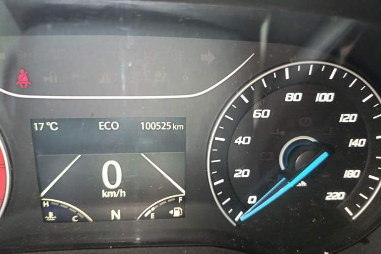 Used Ford Transit Custom 2021 2.2T Automatic Logistics Vehicle Pro Short Wheelbase 6-Seater Mid-Roof China VI Standard Odometer Close Up