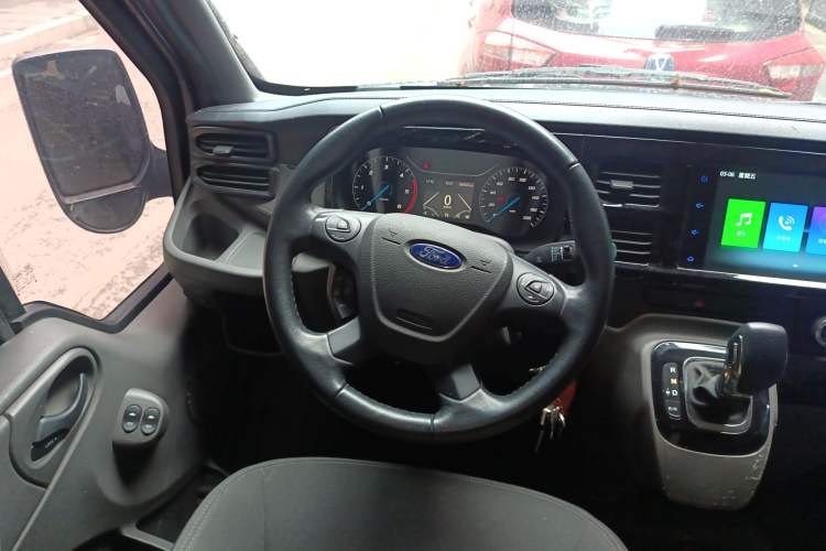 Used Ford Transit Custom 2021 2.2T Automatic Logistics Vehicle Pro Short Wheelbase 6-Seater Mid-Roof China VI Standard Steering Wheel