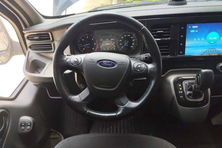 Used Ford Transit Custom 2021 2.2T Automatic Logistics Vehicle Pro Short Wheelbase 6-Seater Mid-Roof China VI Standard Steering Wheel