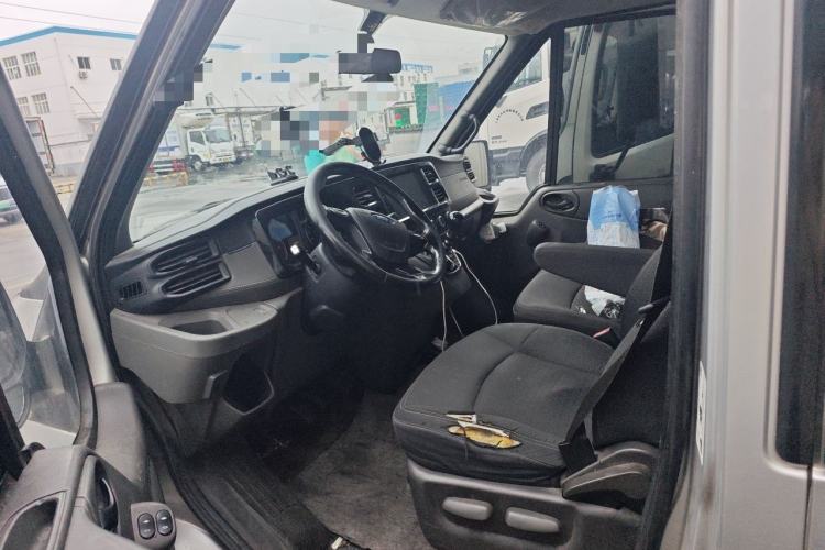 Used Ford Transit Custom 2021 2.2T Manual Logistics Vehicle Pro Short Wheelbase 6-Seater Mid-Roof China VI Standard Left Front Seat