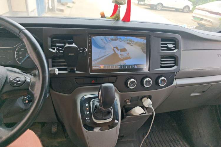 Used Ford Transit Custom 2021 2.2T Automatic Logistics Vehicle Pro Short Wheelbase 6-Seater Low Roof China VI Standard Audio And AC Panel