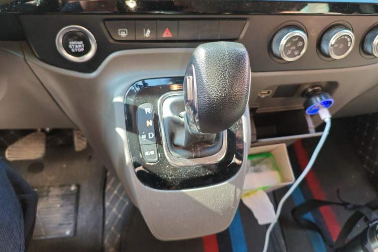 Used Ford Transit Custom 2021 2.2T Automatic Luxury Coach Pro Short Wheelbase 7-Seater Mid-Roof China VI Standard Gear Lever