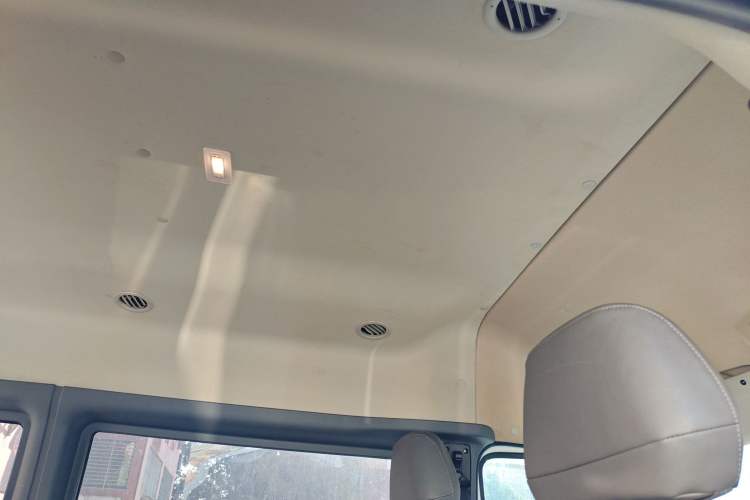 Used Ford Transit Custom 2021 2.2T Automatic Luxury Coach Pro Short Wheelbase 7-Seater Mid-Roof China VI Standard Headliner