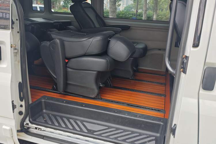 Used Ford Transit Custom 2021 2.2T Automatic Standard Passenger Van Pro Short Wheelbase 7-Seater Mid-Roof Euro VI compliant Interior 4