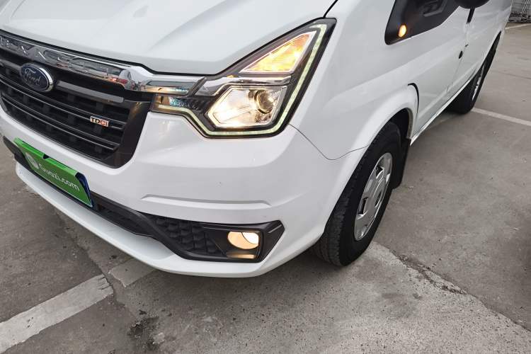 Used Ford Transit Custom 2021 2.2T Automatic Standard Passenger Van Pro Short Wheelbase 7-Seater Mid-Roof Euro VI compliant Left Front Headlight