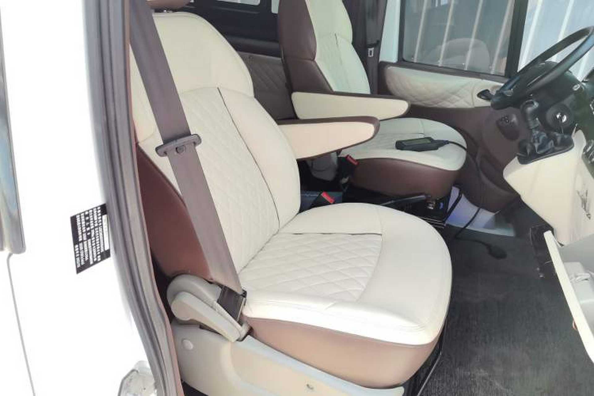 Used Ford Transit Custom 2021 2.2T Manual Standard Passenger Van Pro Long Wheelbase with Mechanical Pedals 9-Seater Mid-Roof Euro VI compliant Right Front Seat