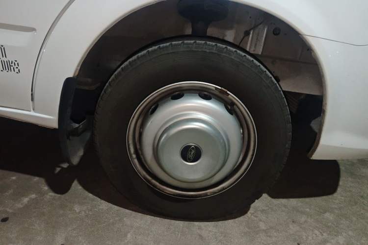 Used Ford Transit Custom 2021 2.2T Automatic Van Pro 5.9-meter Long Wheelbase Rear Dual Tires 3-Seater Mid-Roof China VI Standard Right Front Wheel Hub