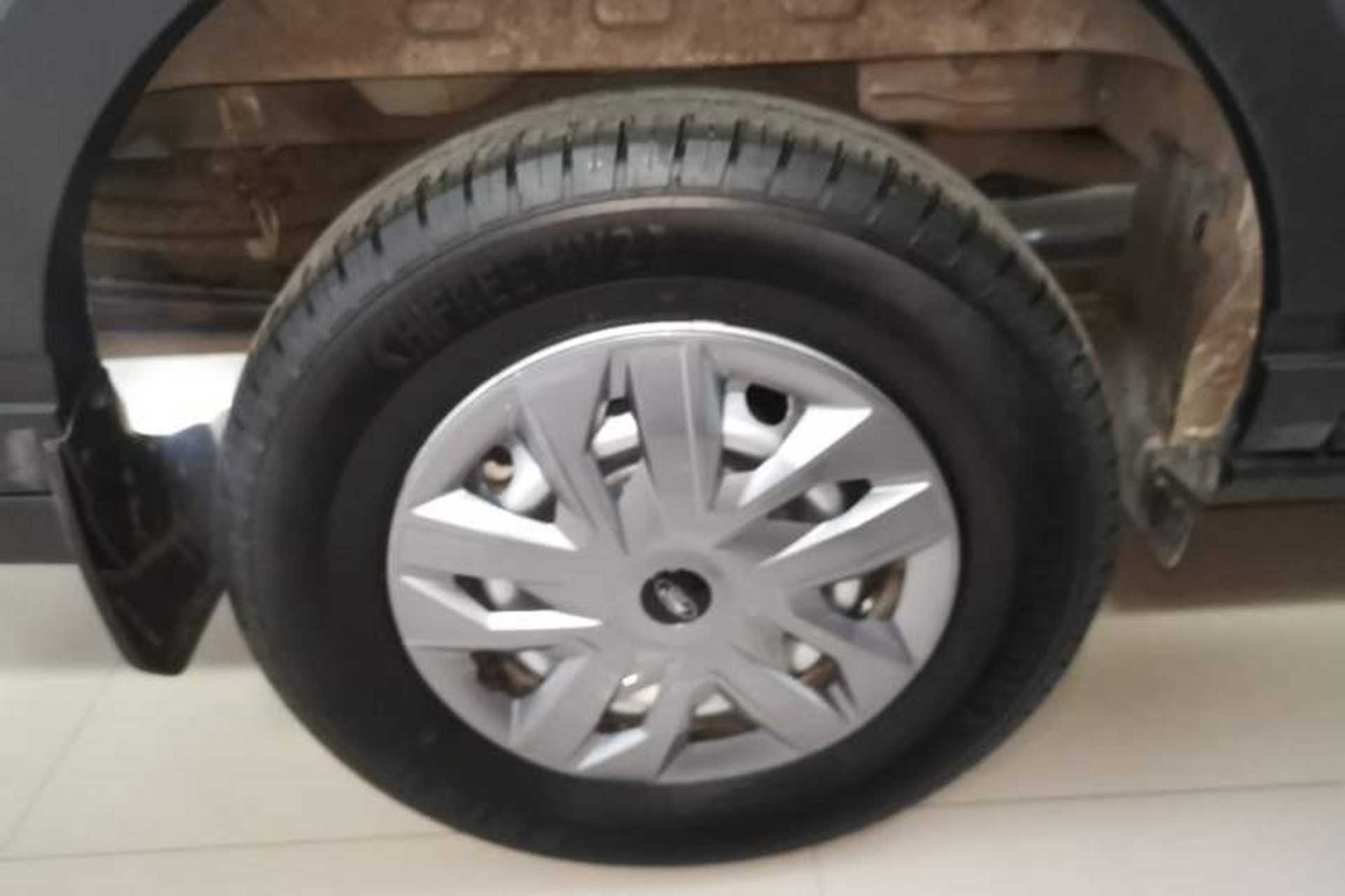 Used Ford Transit T8 2024 T8 2.0T Diesel Manual Short Wheelbase Mid-Roof 6-Seater Multi-Function Version 3/3 Right Rear Wheel Hub
